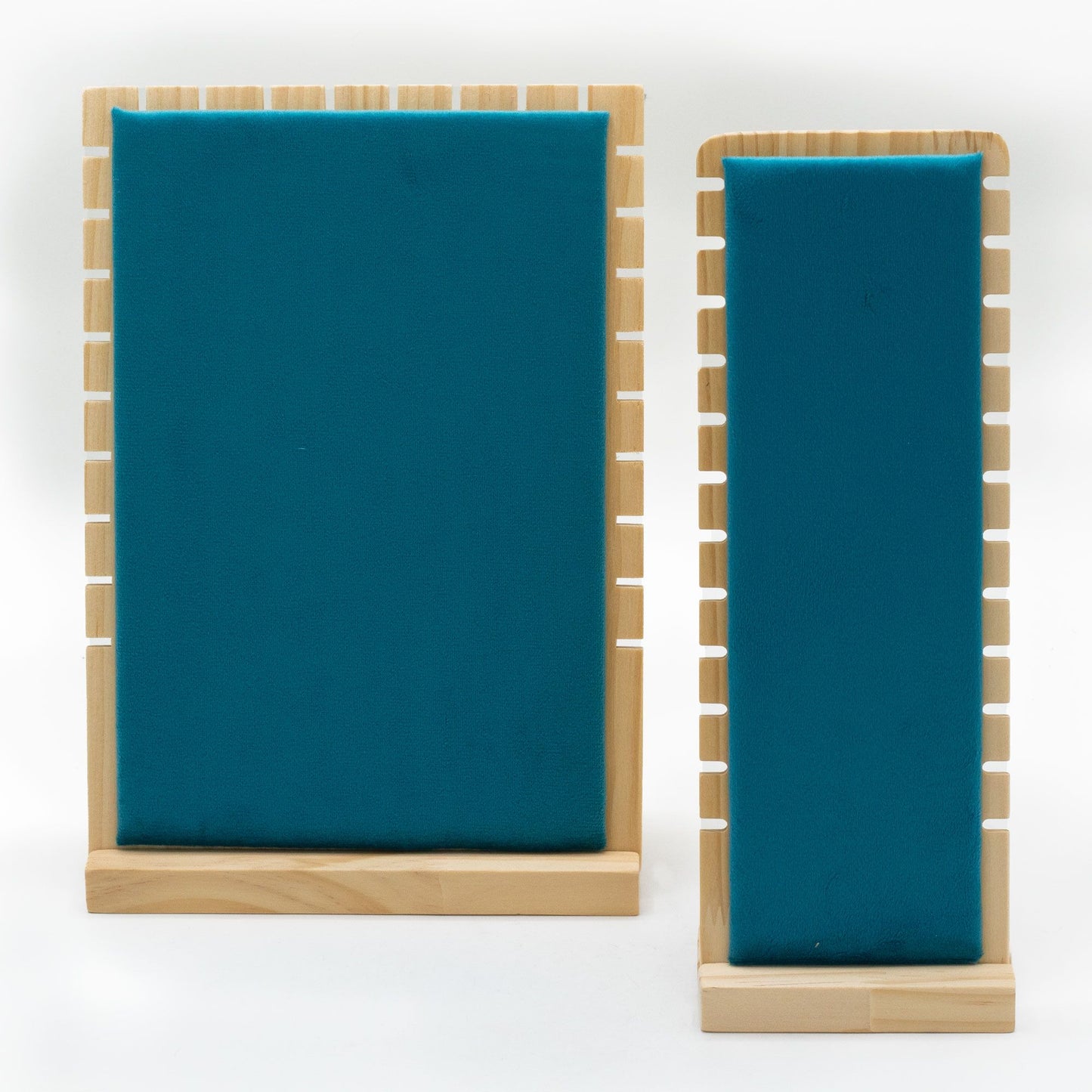 Présentoir à Colliers Haut & Plat – Bois & Daim Turquoise