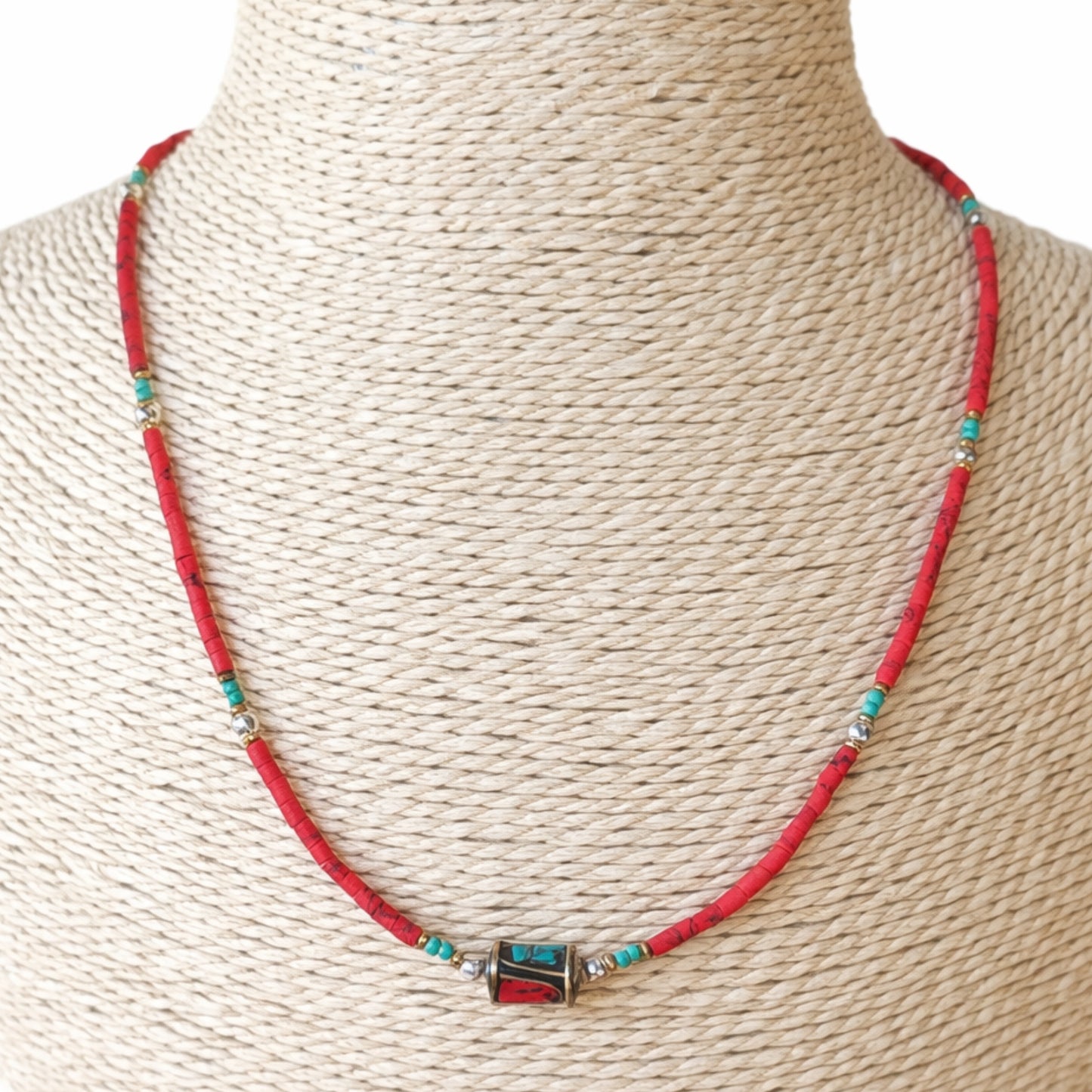 Collier Flamme du Tibet – Corail Rouge & Perle Tribale