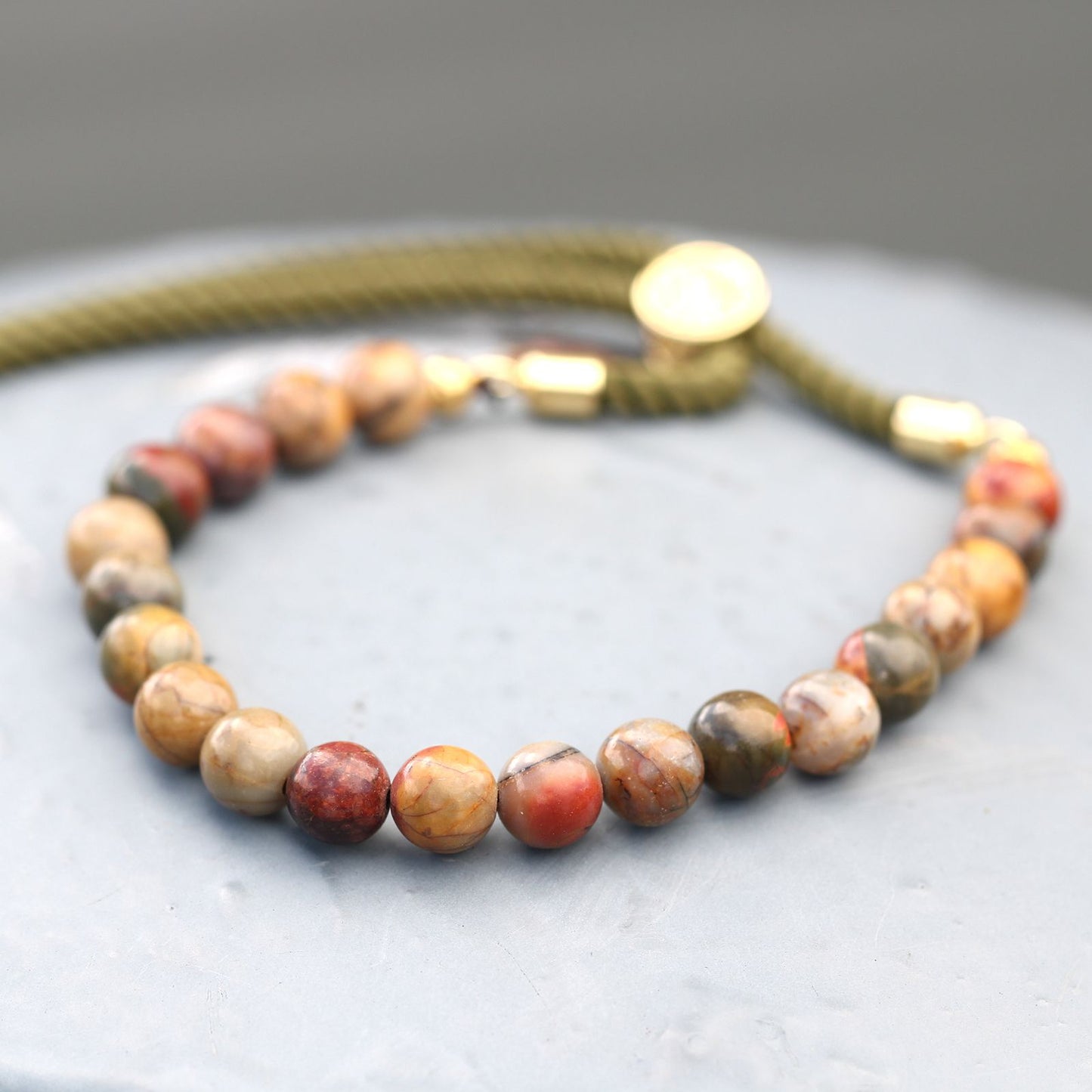 Le Bracelet Exploration Sauvage Jaspe Multicolor & Cordon Vert Olive