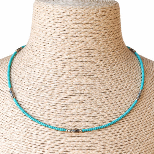 Collier Brise du Népal – Turquoise & Perles d'Acier Extra-Fines