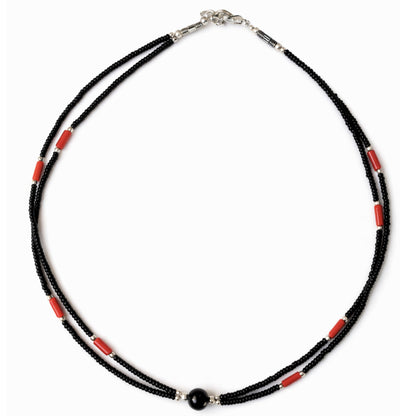 Collier Double Rang Équilibre du Mustang – Onyx, Corail & Acier Inoxydable