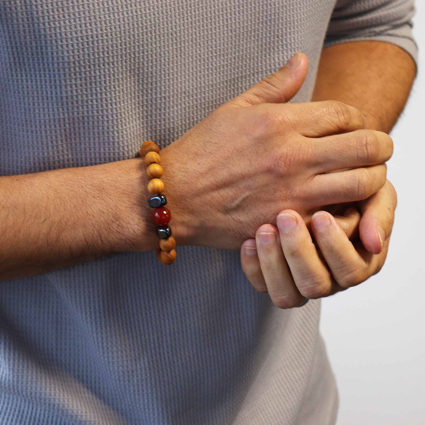 Le Bracelet Force de la Terre Bois de Cèdre & Jaspe Rouge