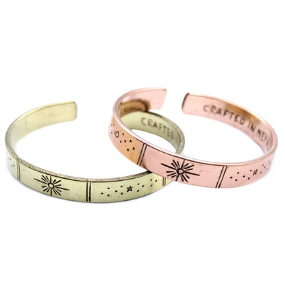 Le Jonc Cosmos Laiton Gravé : Soleil, Étoiles & Galaxie