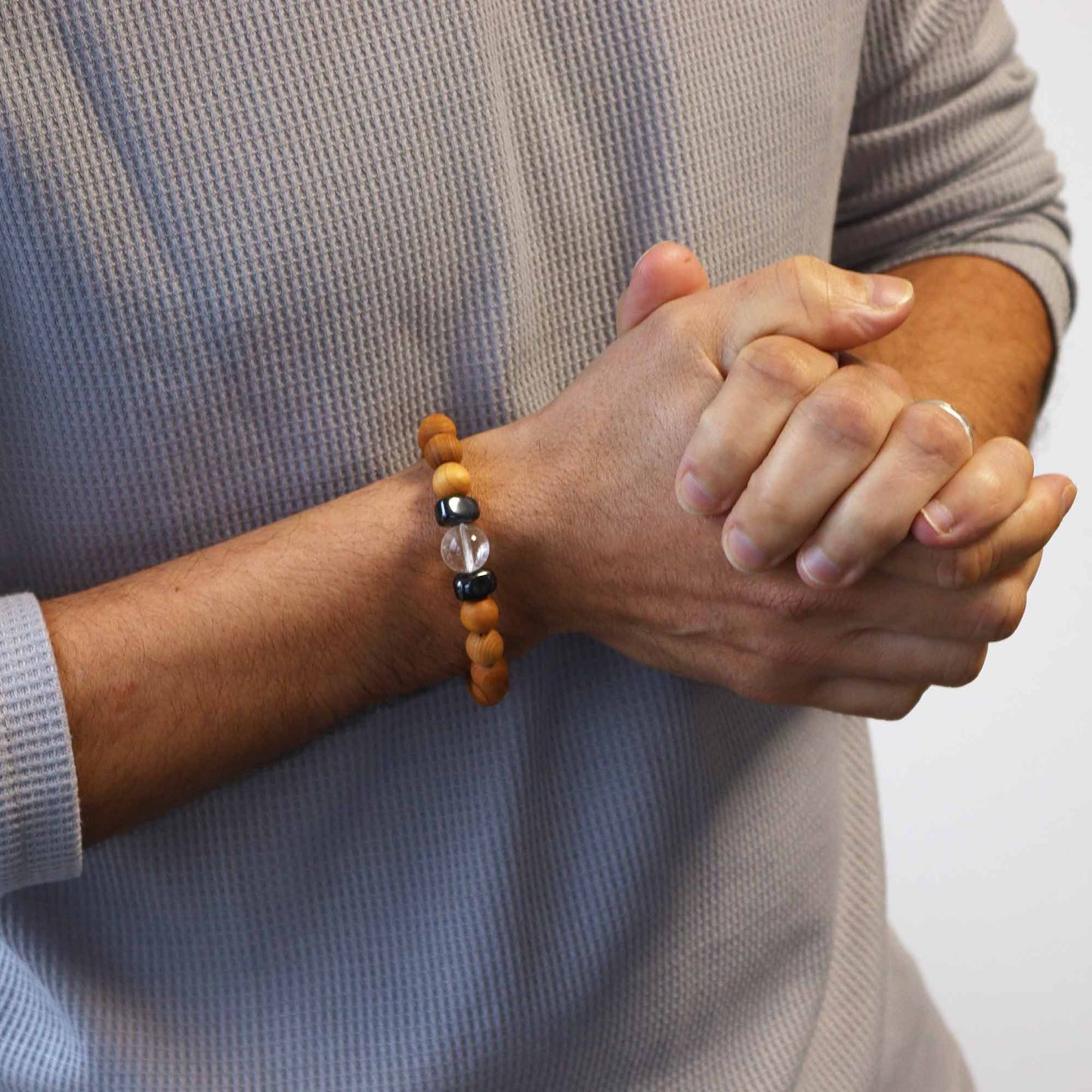 Le Bracelet Lumière de Patan Bois de Cèdre & Quartz Clair