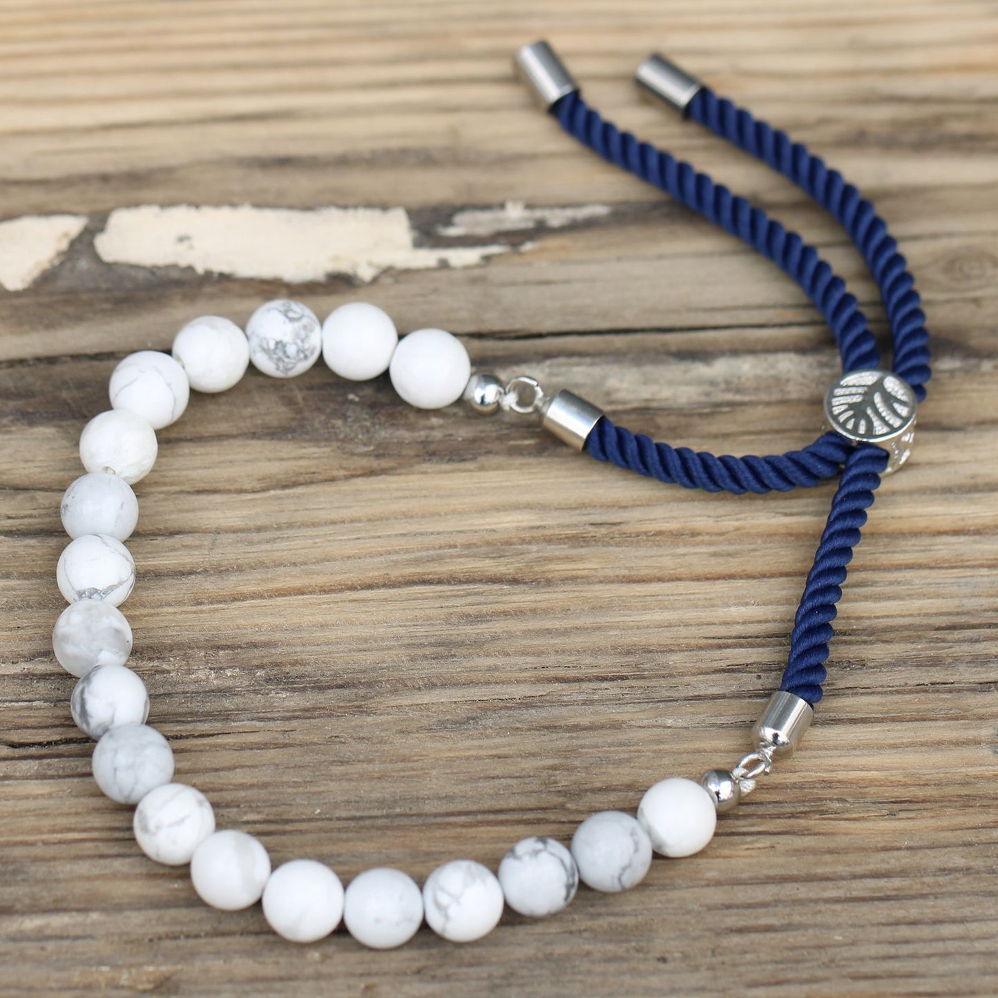 Le Bracelet Sérénité d'Azur Howlite Blanche & Cordon Bleu Marine