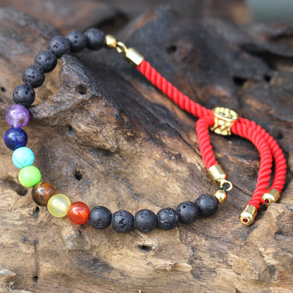 Le Bracelet Éveil Énergétique 7 Chakras & Pierres Volcaniques sur Fil Rouge