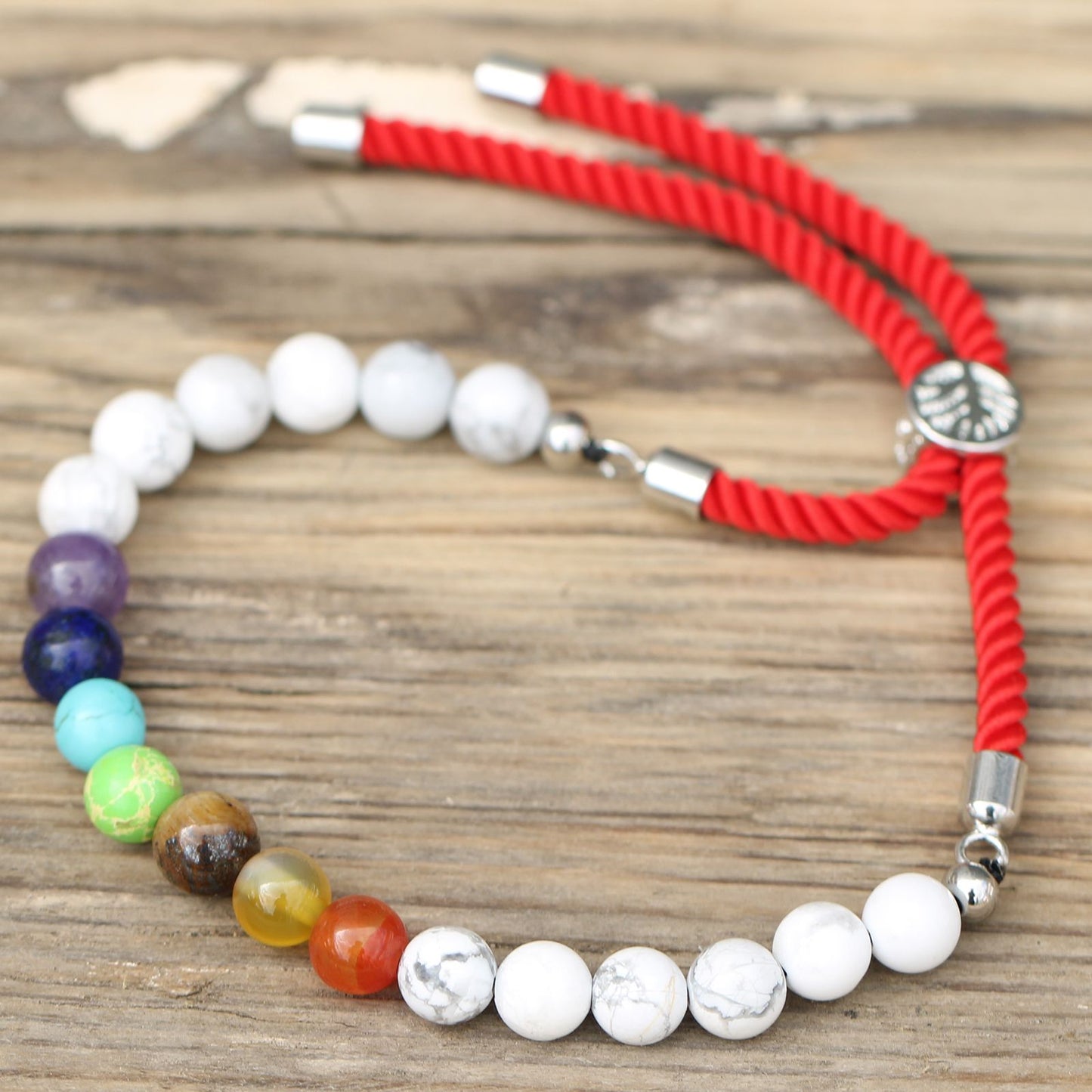 Le Bracelet Harmonie de Pureté Howlite Blanche, 7 Chakras & Fil Rouge