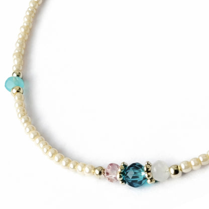 La Chaine de cheville Sérénité de l'Himalaya Howlite Blanche & Gemmes Facettées